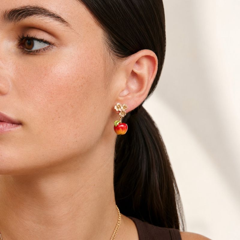 Fable England Apple Blossom Drop Earrings – øredobber med eple og blomster