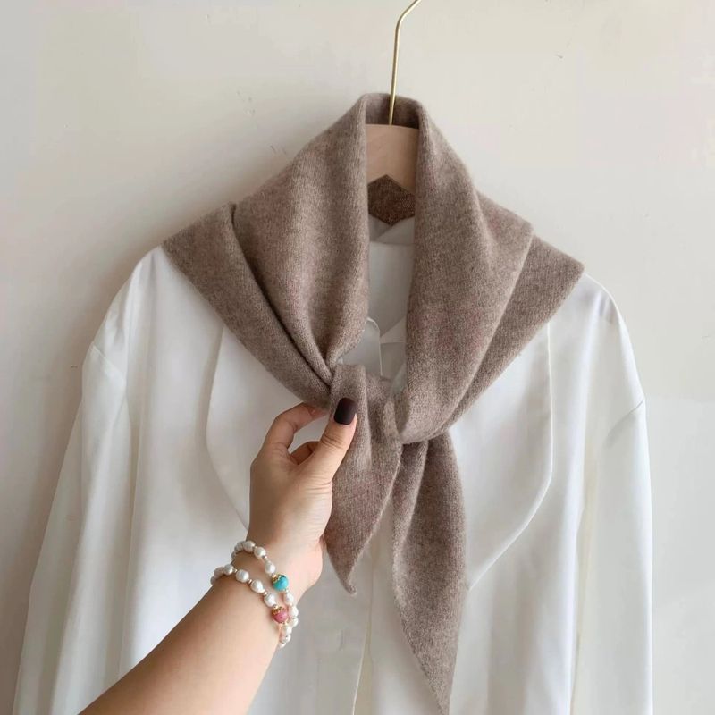 Mykt taupe skjerf – 80% akryl og 20% ull
