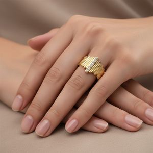 Hovedbilde DANSK Justerbar Gullbelagt Ring med Zirkonia